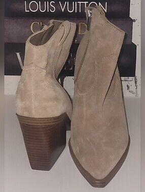 Vince Camuto "Gredile" ankle Western booties in tortilla, sz 7m/ eu 37.5